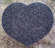 Grabherz aus Granit mit